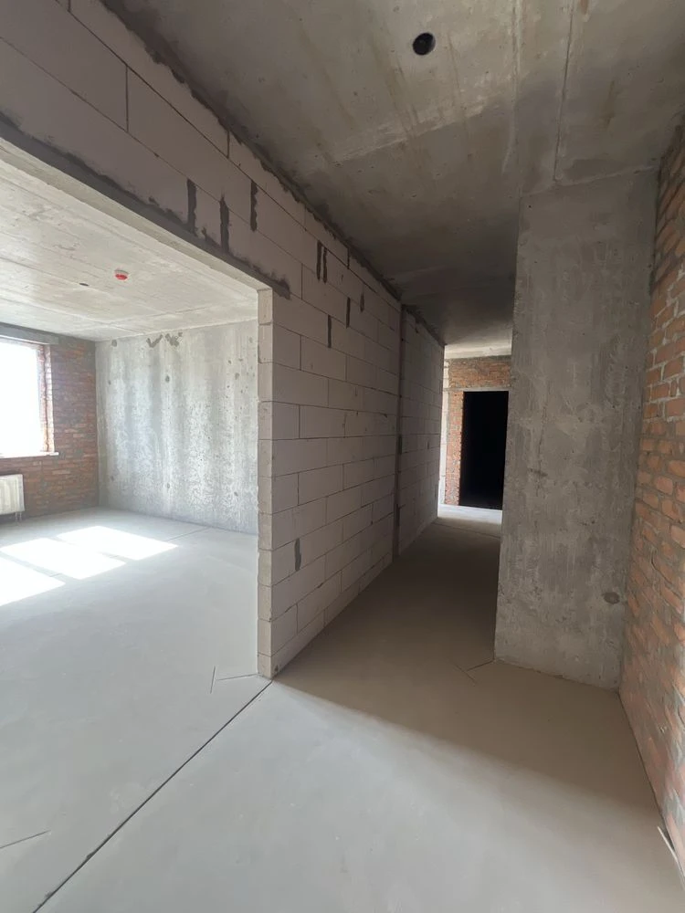 Three-room apartment for sale in the "Lesovy Kvartal" residential complex
