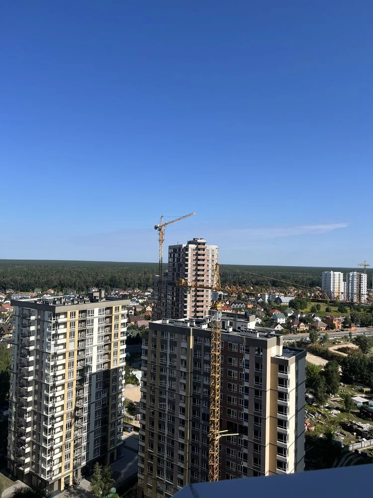 Three-room apartment for sale in the "Lesovy Kvartal" residential complex