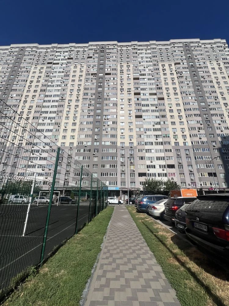 Three-room apartment for sale in the "Lesovy Kvartal" residential complex