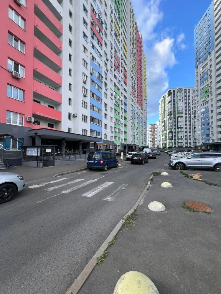 Продається однокімнатна квартира на Симоненка 105