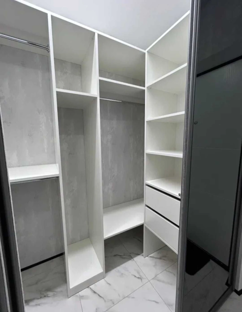 Studio apartment with renovation, 2nd floor, Metalyrgiv 35, Brova