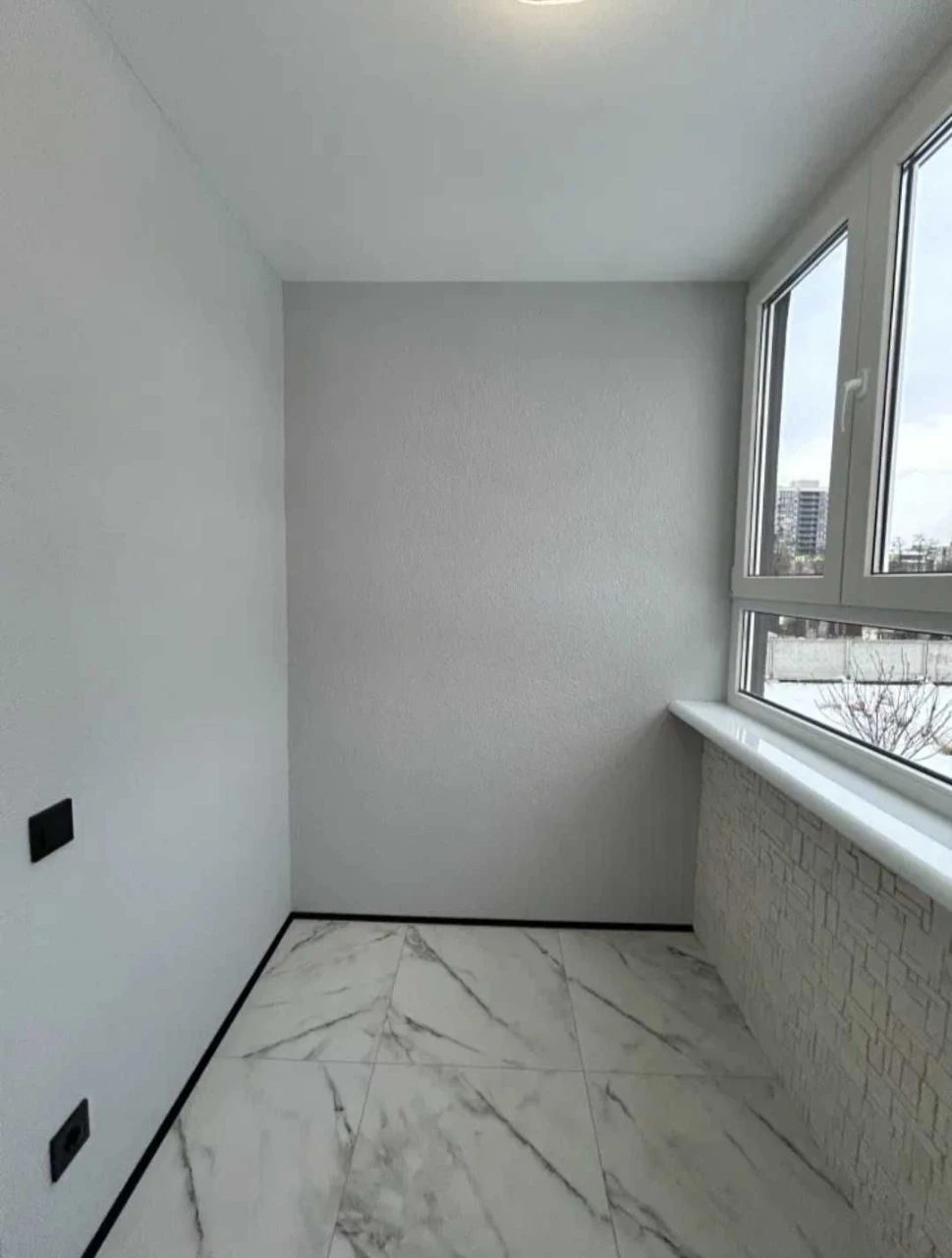 Studio apartment with renovation, 2nd floor, Metalyrgiv 35, Brova