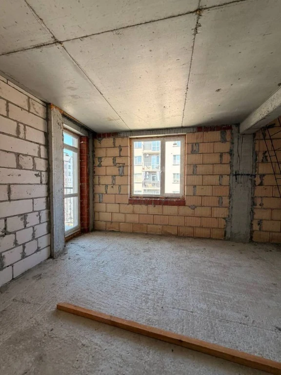 Sale of a two-level 3-bedroom apartment in a new residential complex. Brova