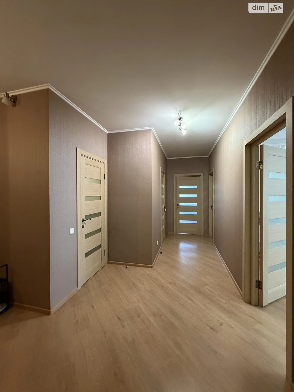 Apartment for Sale: Green Parrot
