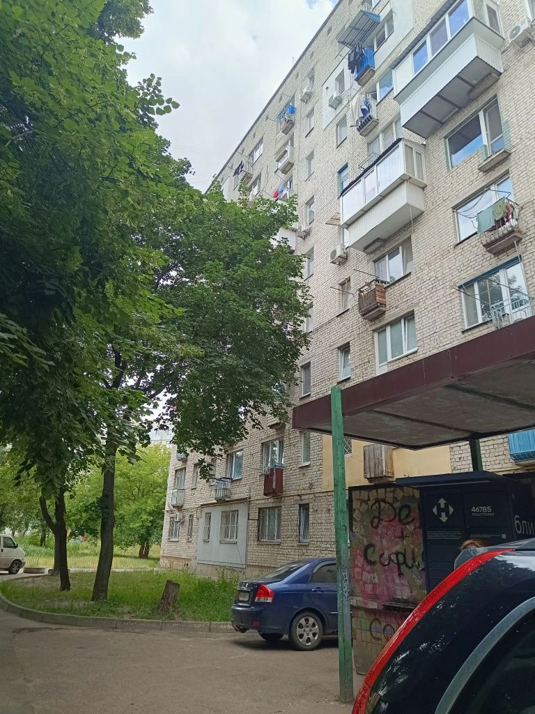 Продам однокімнатну квартиру в Броварах район масів.