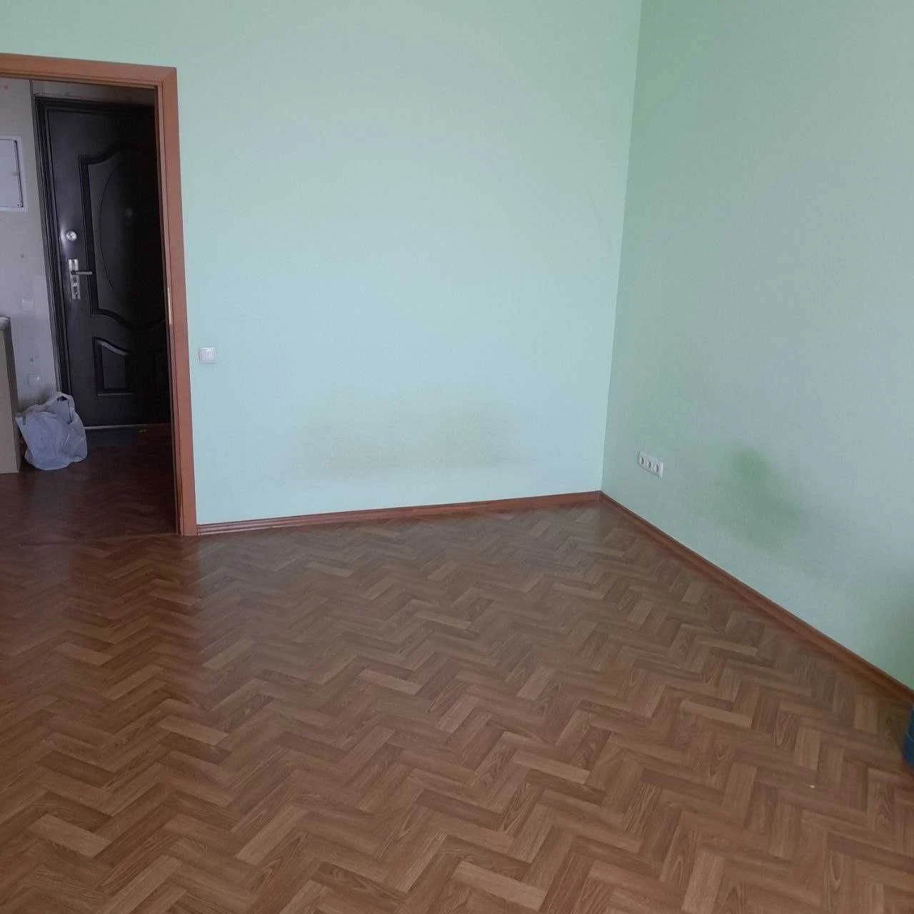 Продается 1 комнатная. М. Бровари, ул. Грушевского, 7.