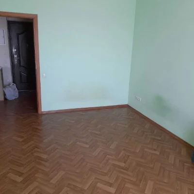 Продается 1 комнатная. М. Бровари, ул. Грушевского, 7.