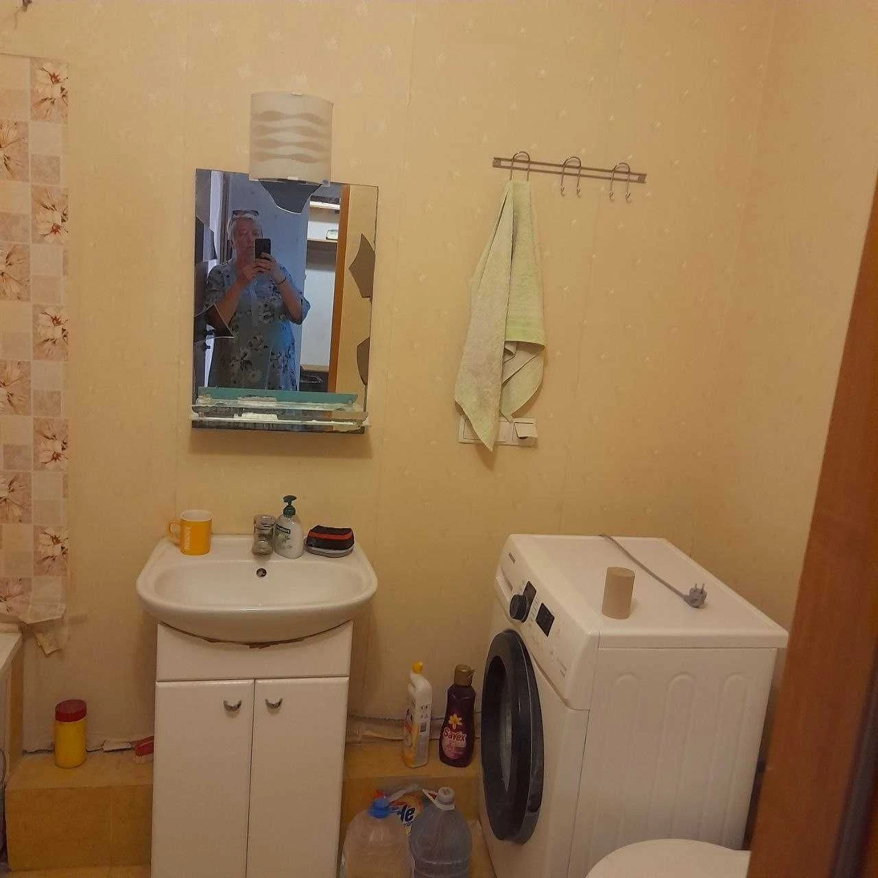 Продается 1 комнатная. М. Бровари, ул. Грушевского, 7.