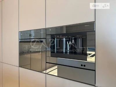 Sale of a 4-room apartment of 330 sq. m on Volodymyr Ivasyuk Ave. 8