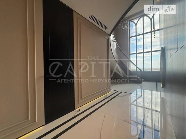 Sale of a 4-room apartment of 330 sq. m on Volodymyr Ivasyuk Ave. 8