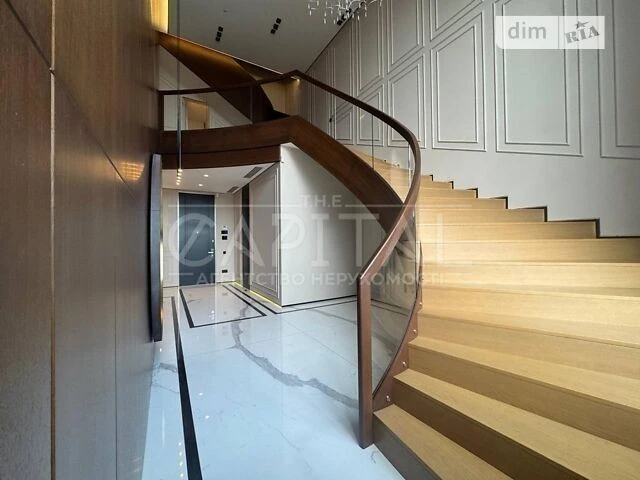 Sale of a 4-room apartment of 330 sq. m on Volodymyr Ivasyuk Ave. 8