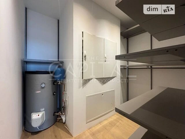 Sale of a 4-room apartment of 330 sq. m on Volodymyr Ivasyuk Ave. 8