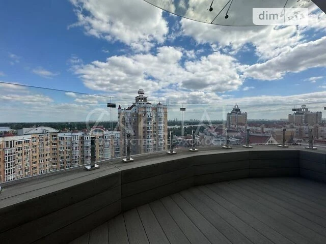 Sale of a 4-room apartment of 330 sq. m on Volodymyr Ivasyuk Ave. 8
