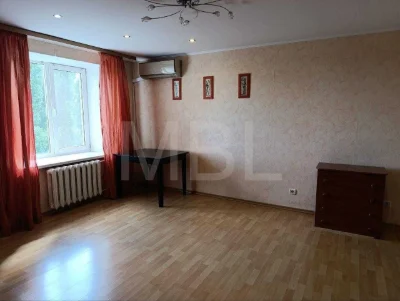Продається велика 1-кімнатна квартира в Броварах