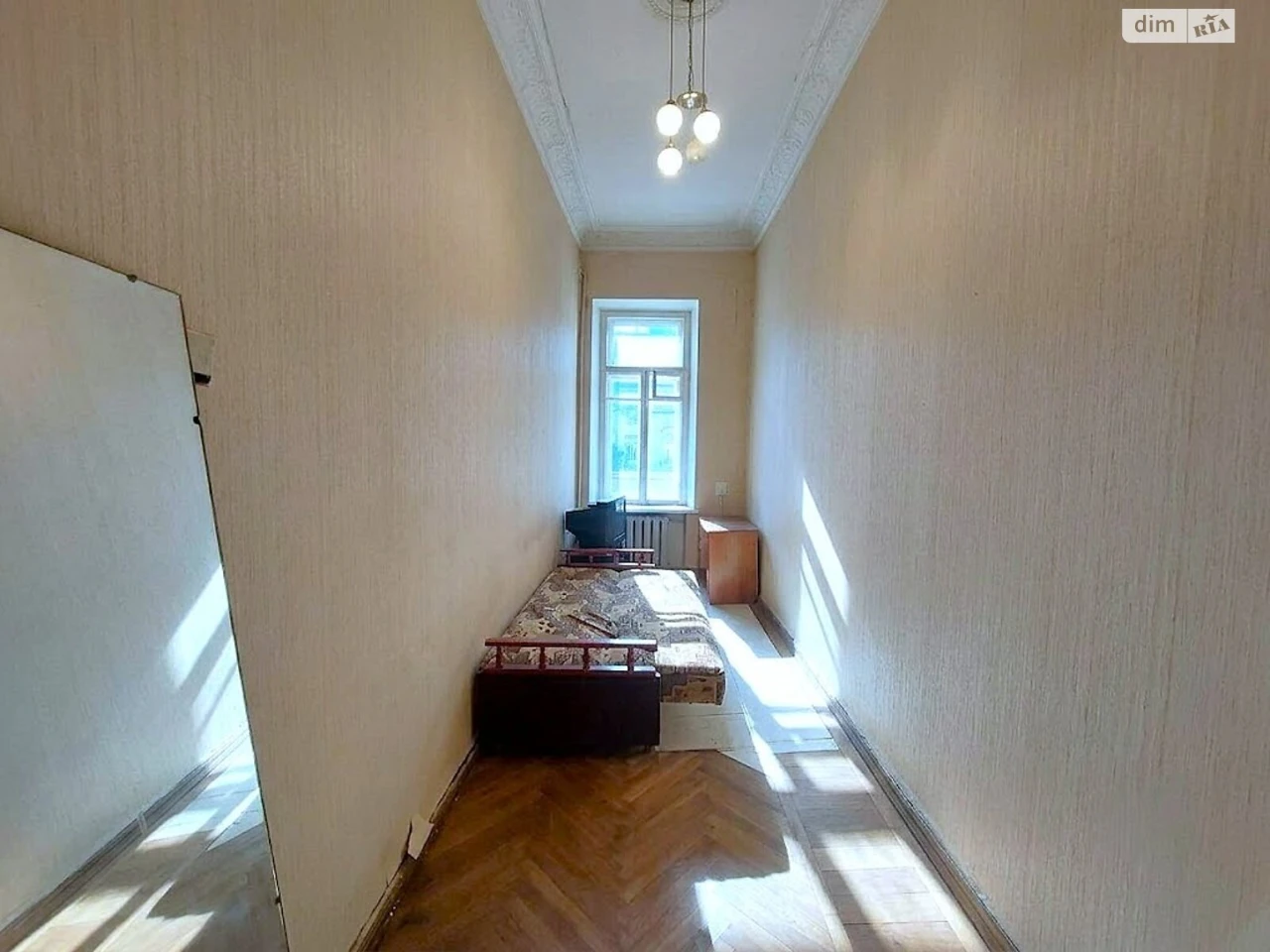 Room for sale Center