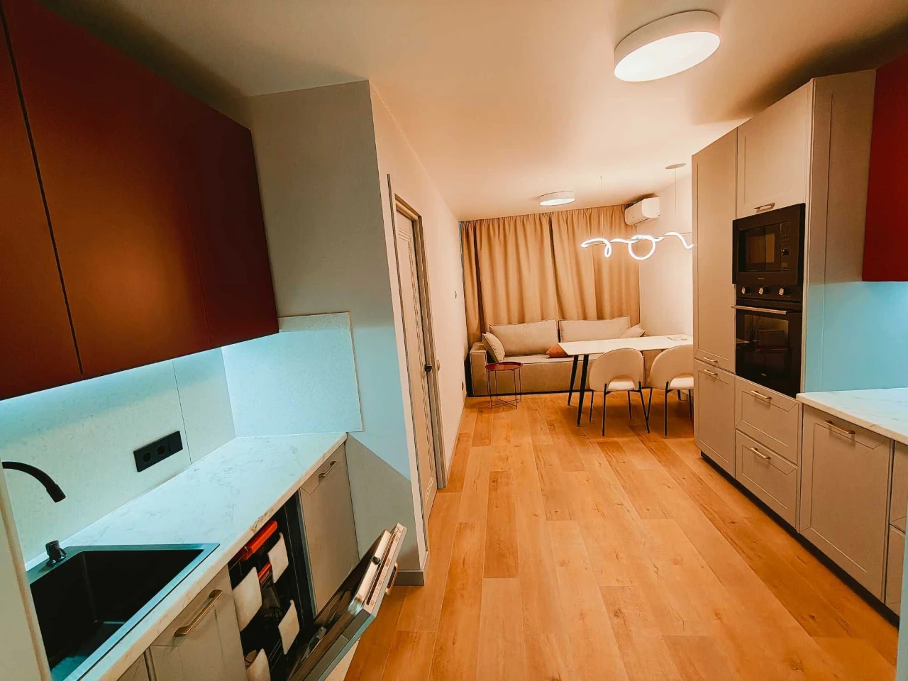 "Euro-two-room apartment" with custom renovation in a new building with generator