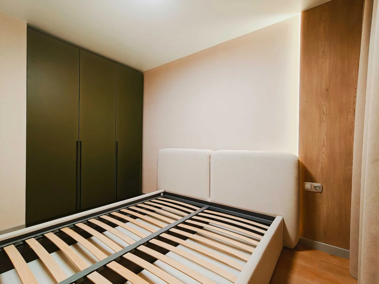 "Euro-two-room apartment" with custom renovation in a new building with generator