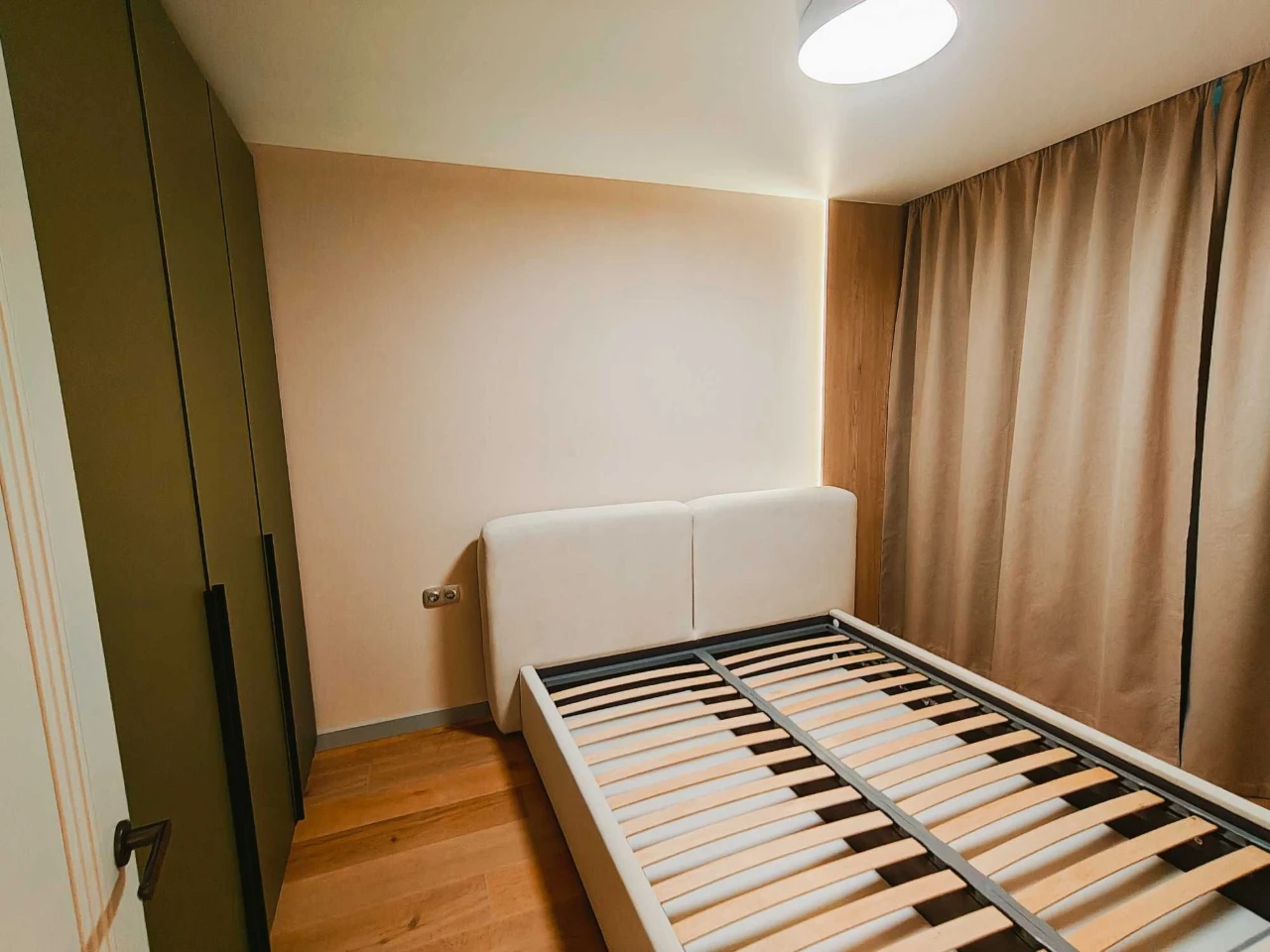 "Euro-two-room apartment" with custom renovation in a new building with generator