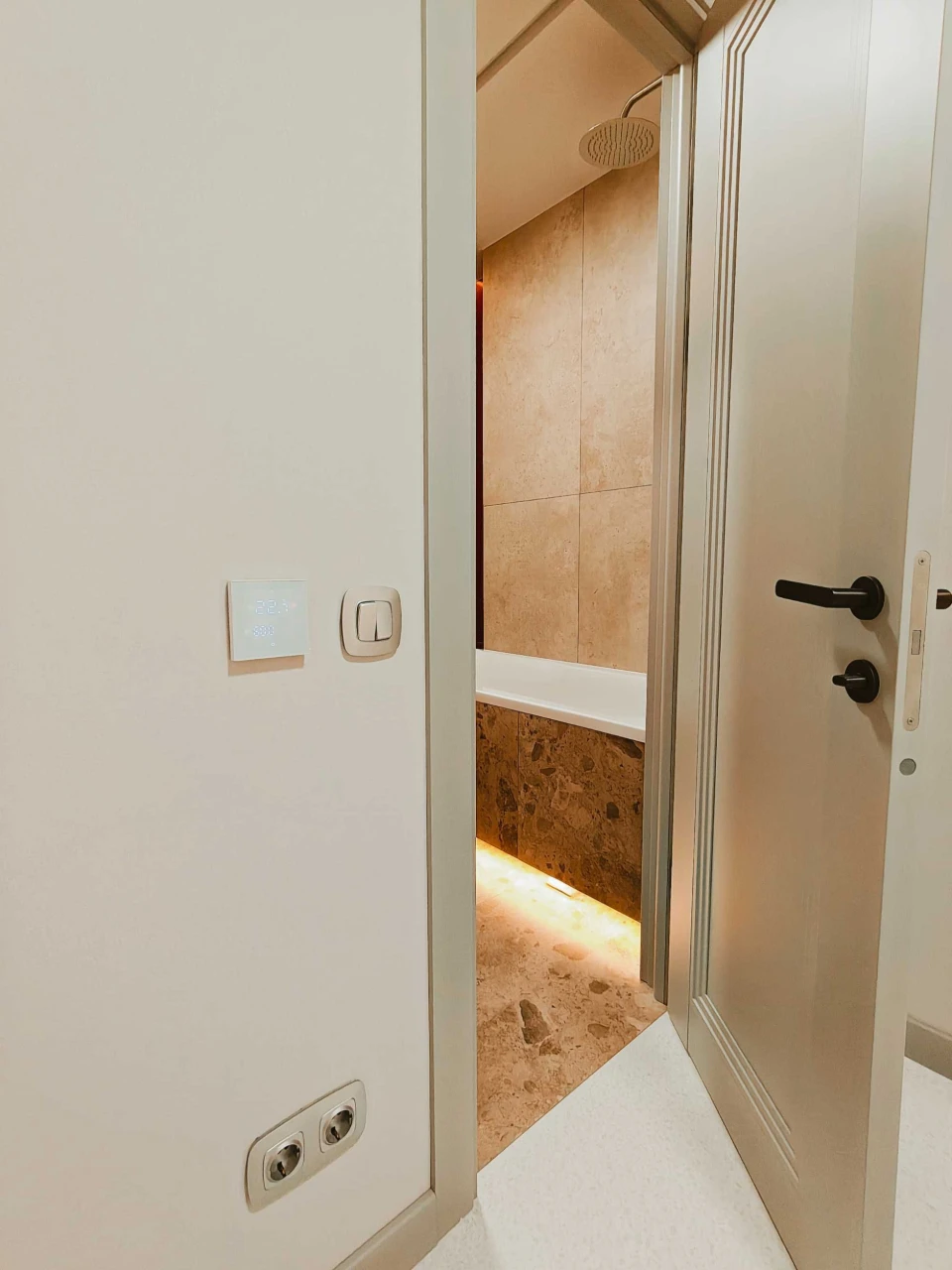 "Euro-two-room apartment" with custom renovation in a new building with generator