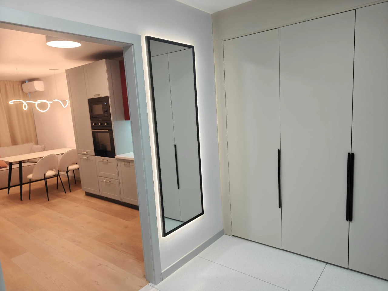 "Euro-two-room apartment" with custom renovation in a new building with generator