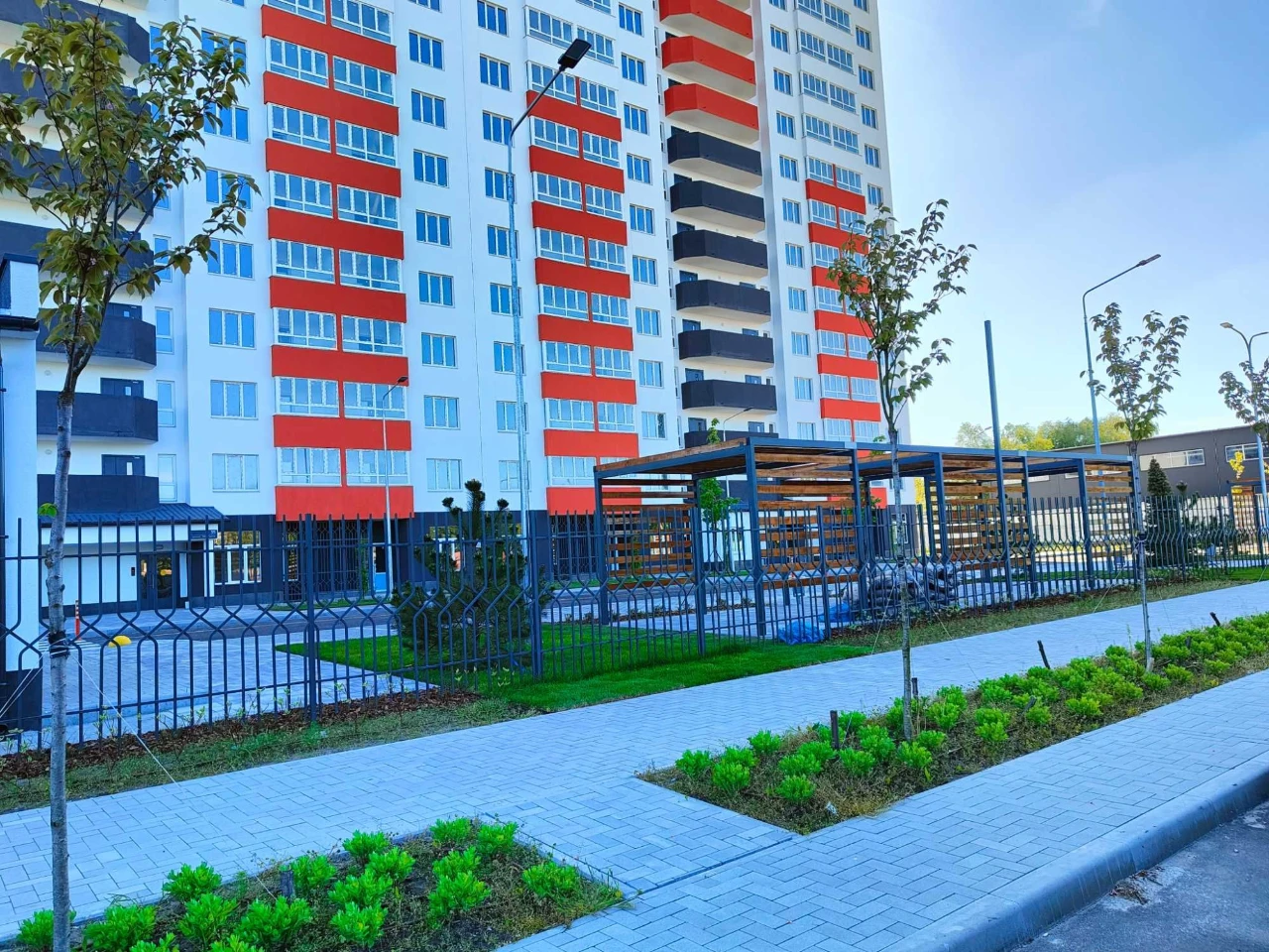 "Euro-two-room apartment" with custom renovation in a new building with generator