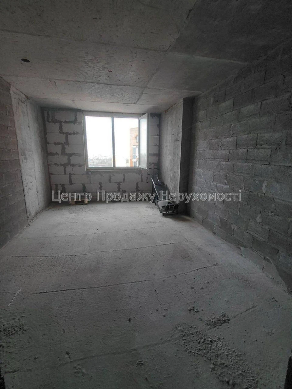 For sale 1-room apartment 53 m², 24/25 floor, residential complex Pivdennyi Kvarta