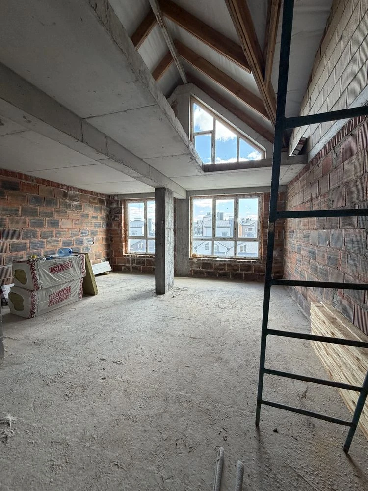 For Sale: Two-story 1-bedroom apartment in ЖК Skandia, 56.3