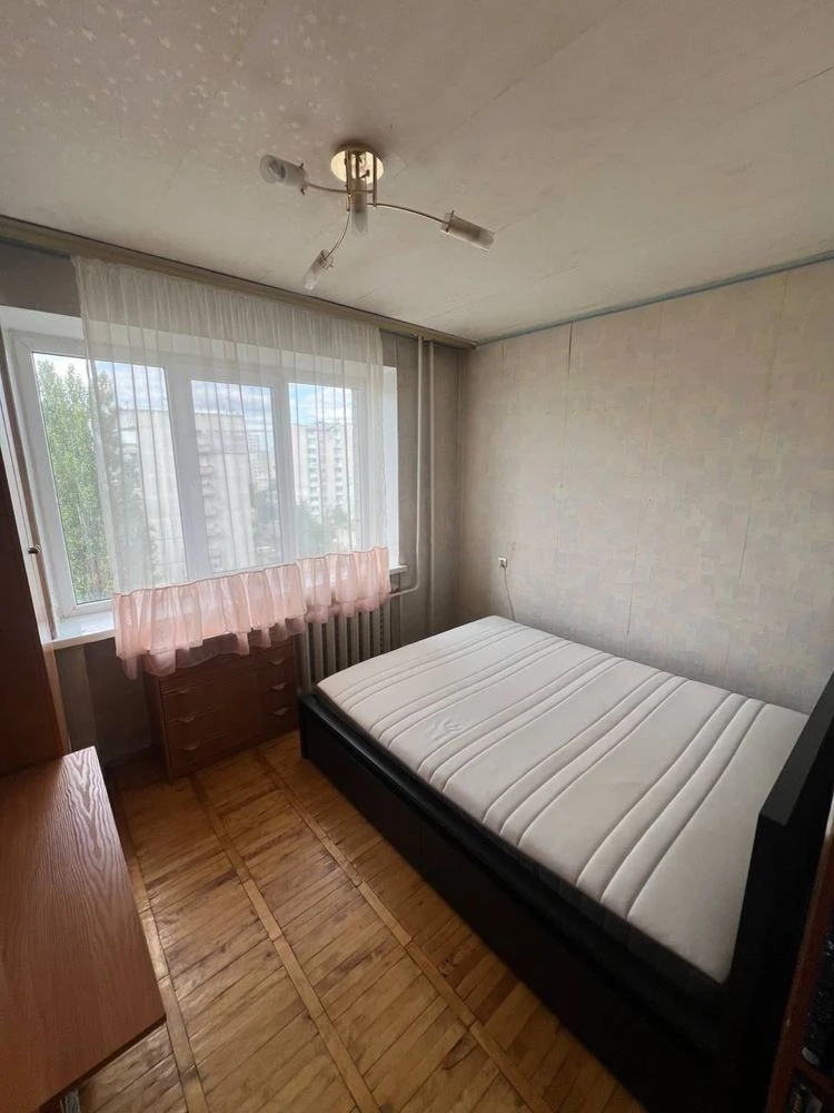 Продається 3-кімнатна квартира, вулиця Незалежності, 12, 56000 у.о. Без комісії