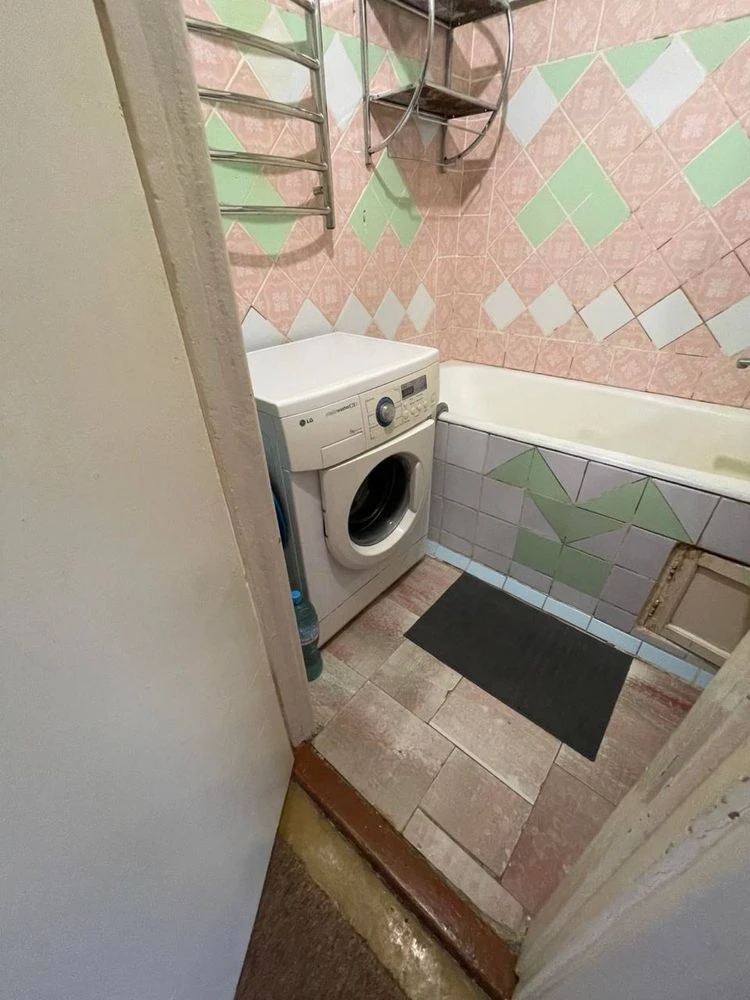 Продається 3-кімнатна квартира, вулиця Незалежності, 12, 56000 у.о. Без комісії