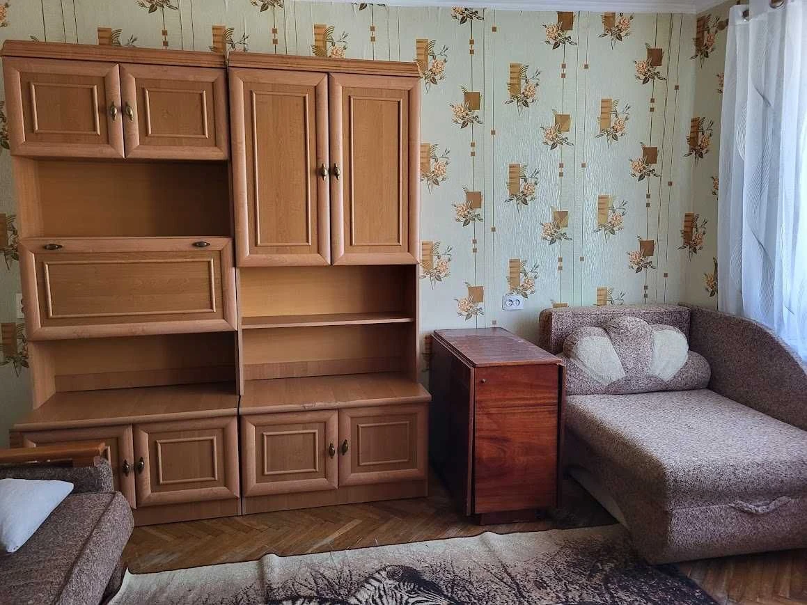 Бровари 1 кім.квартиру продам .
