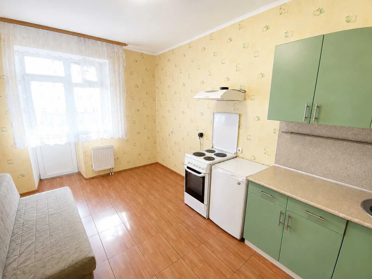 Продаж просторої 1-кімнатної квартири з ремонтом, 48 м², Бро