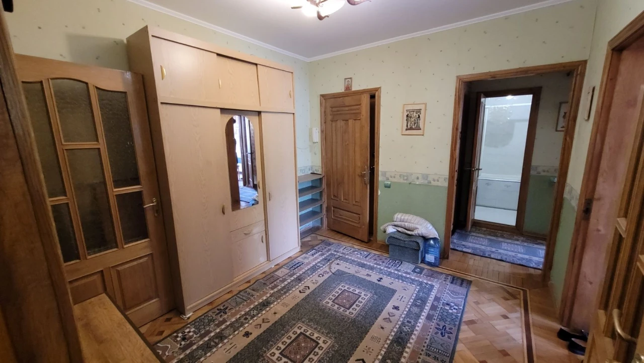 Продається трикімнатна квартира Бровари Чорних Запорожців 60