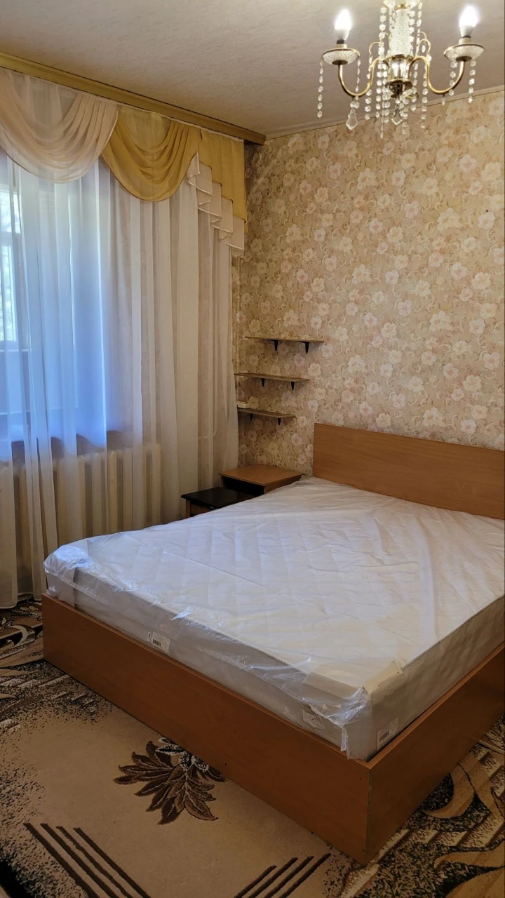 Продається трикімнатна квартира Бровари Чорних Запорожців 60