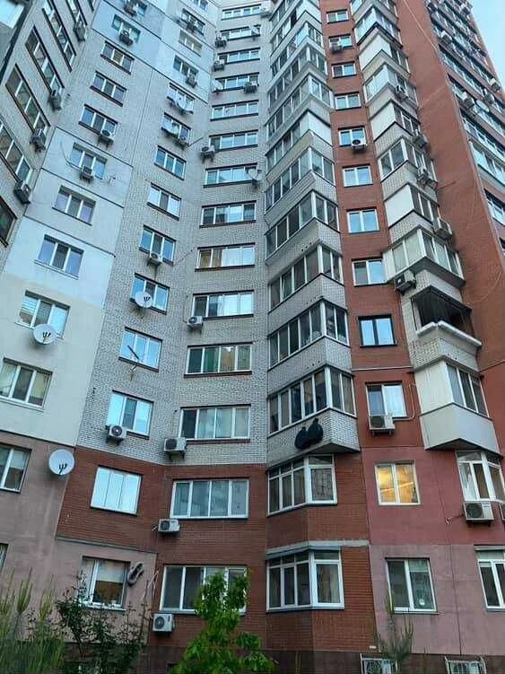 Бровари , вул. Грушевського , 21