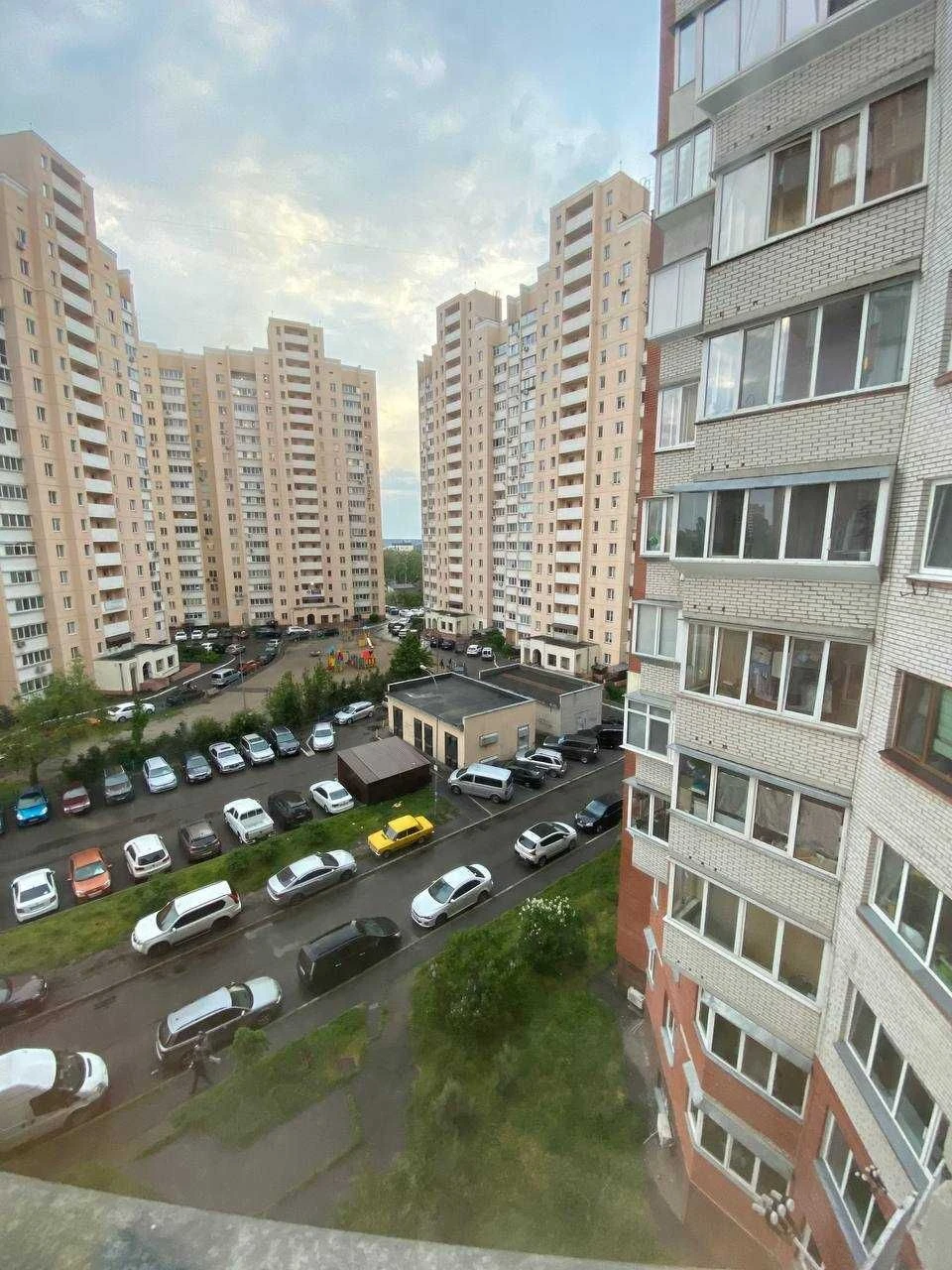 Бровари , вул. Грушевського , 21