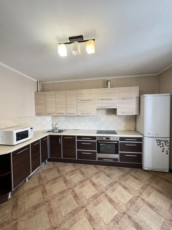 Продаж 2 кімнатної квартири, вул. Незалежності 17. Можно під
