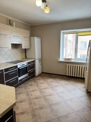 Продаж 2 кімнатної квартири, вул. Незалежності 17. Можно під