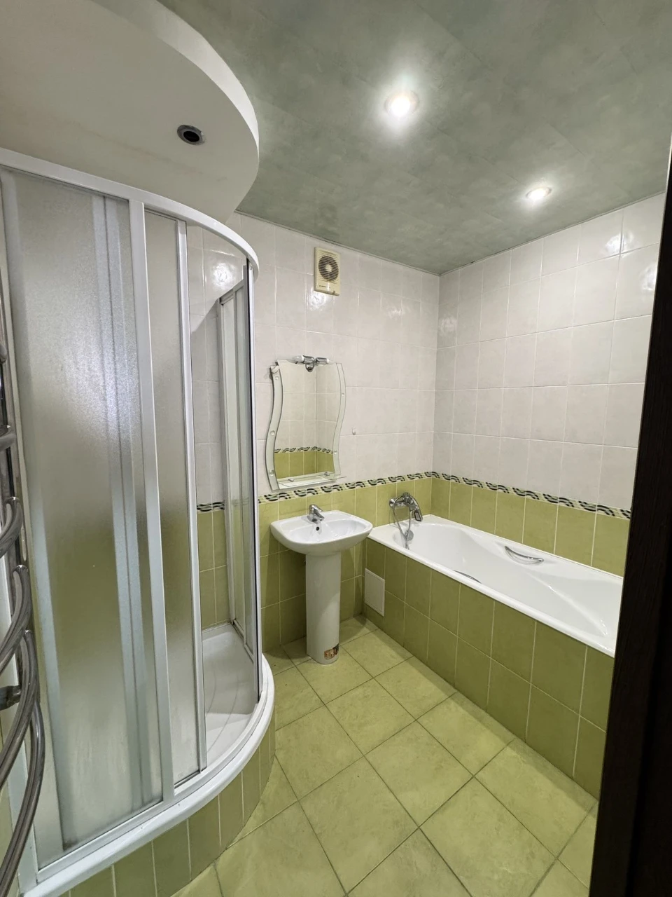 Продаж 2 кімнатної квартири, вул. Незалежності 17. Можно під