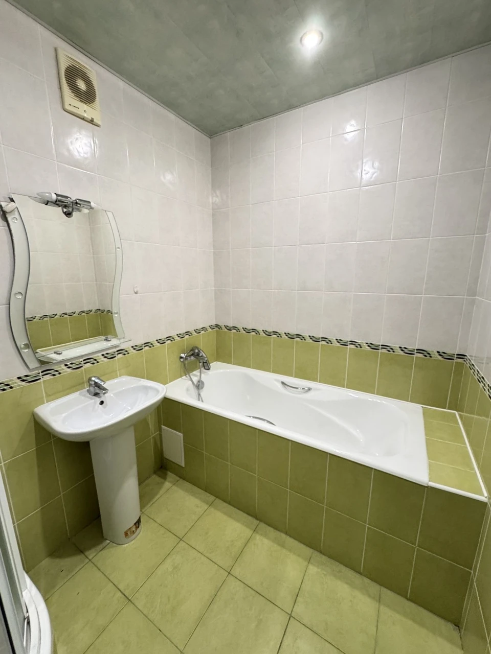 Продаж 2 кімнатної квартири, вул. Незалежності 17. Можно під