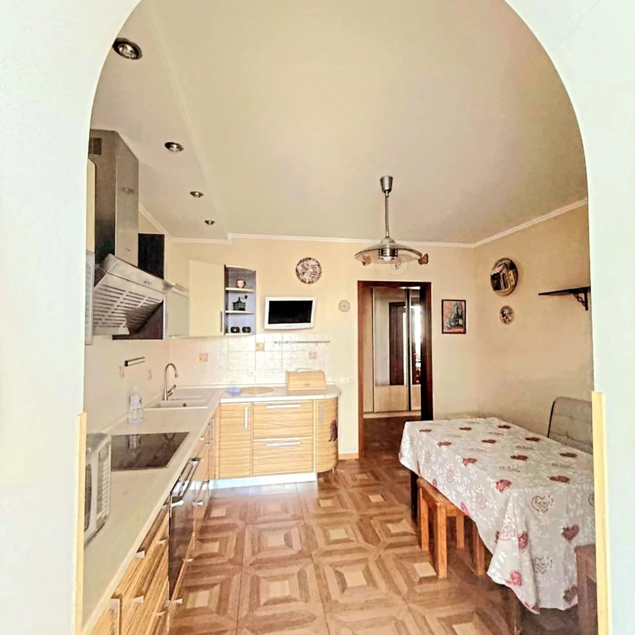 Продам 2кім.квартиру вул.Грушевського, м Бровари