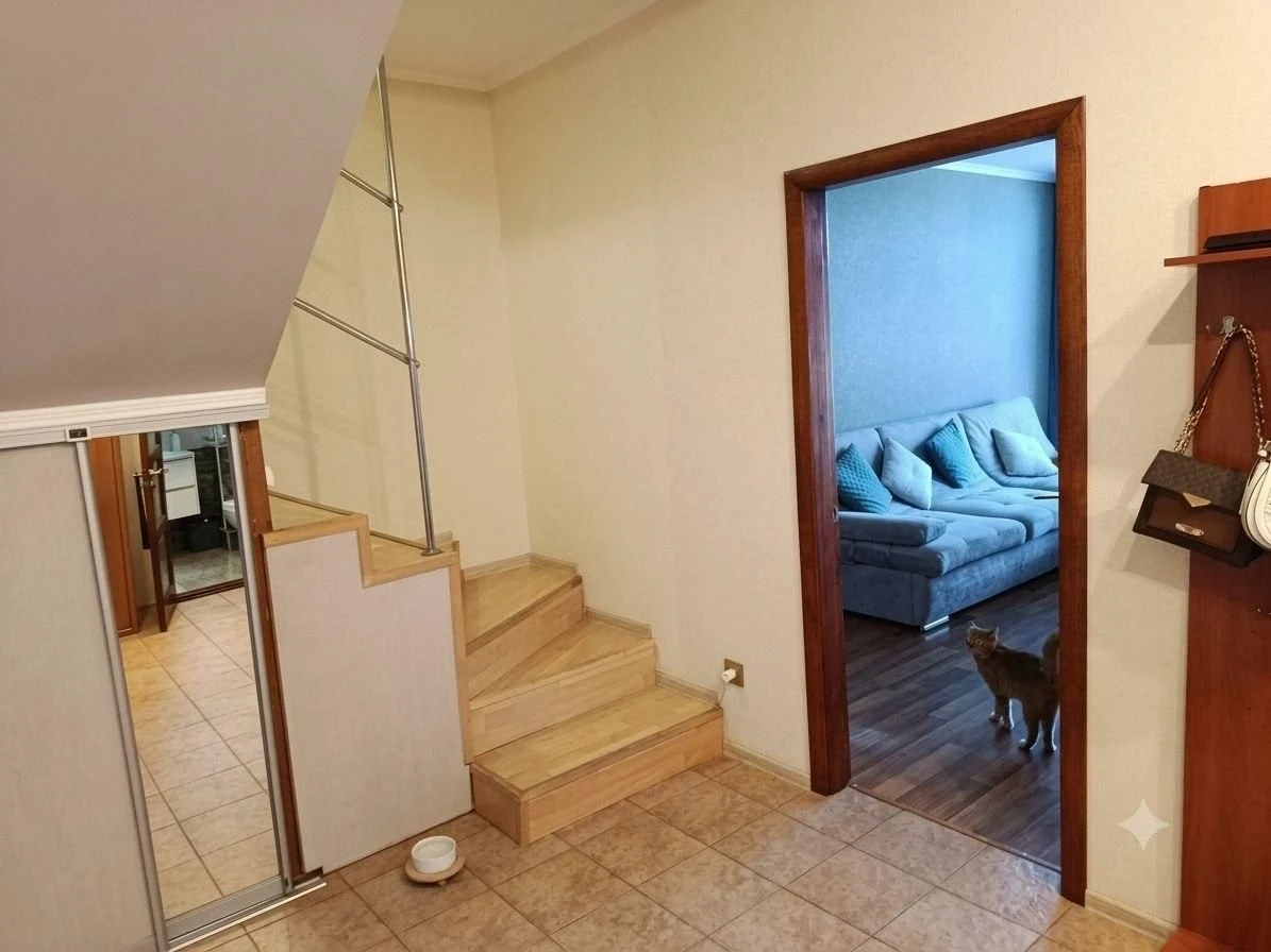 Продам 3-кім.дворівневу кв.98 кв.м, вул.Чорних Запорожців Бр