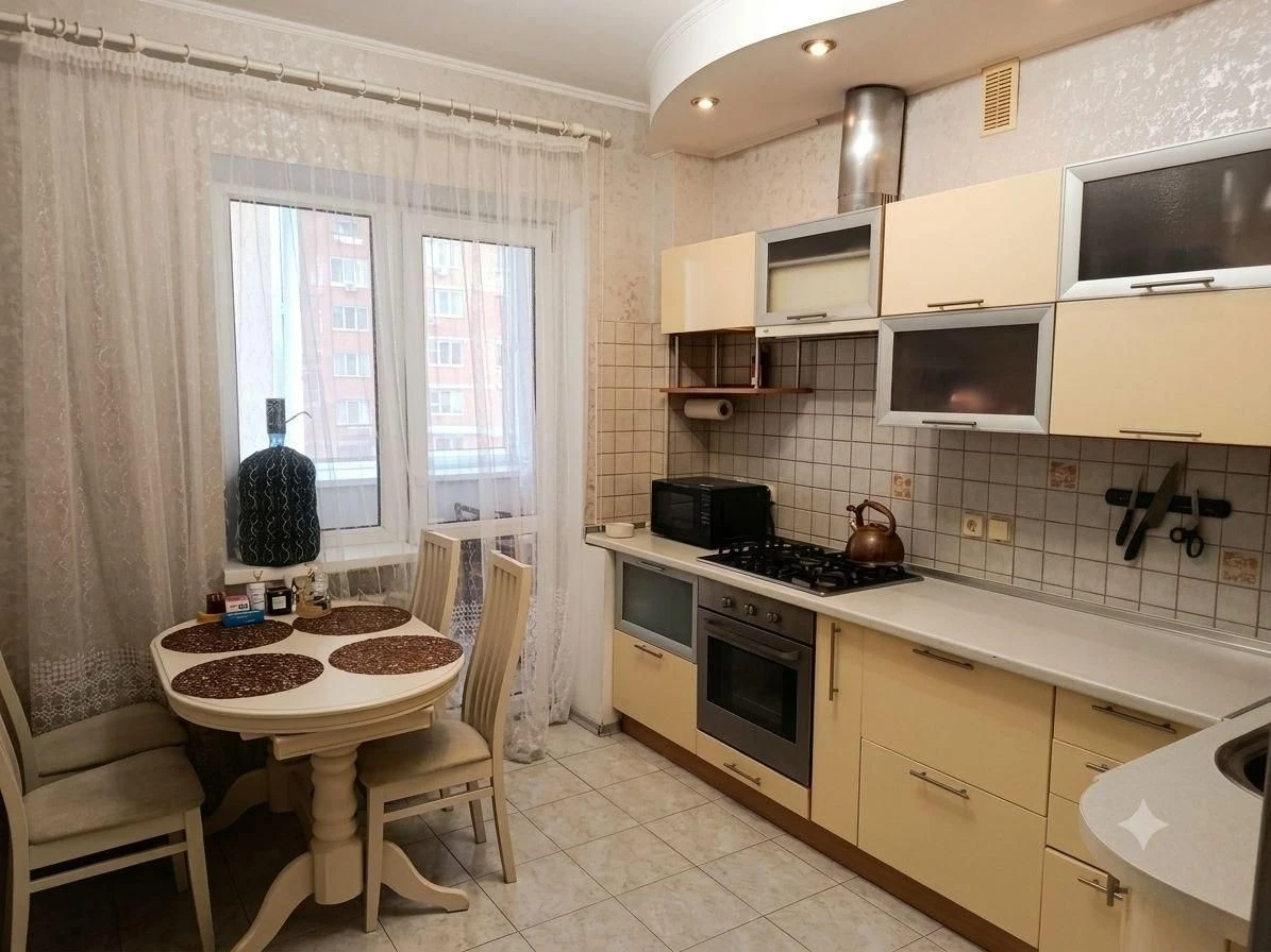 Продам 3-кім.дворівневу кв.98 кв.м, вул.Чорних Запорожців Бр