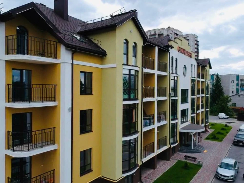 Sale of a 1-bedroom apartment with a lake view and individual gas