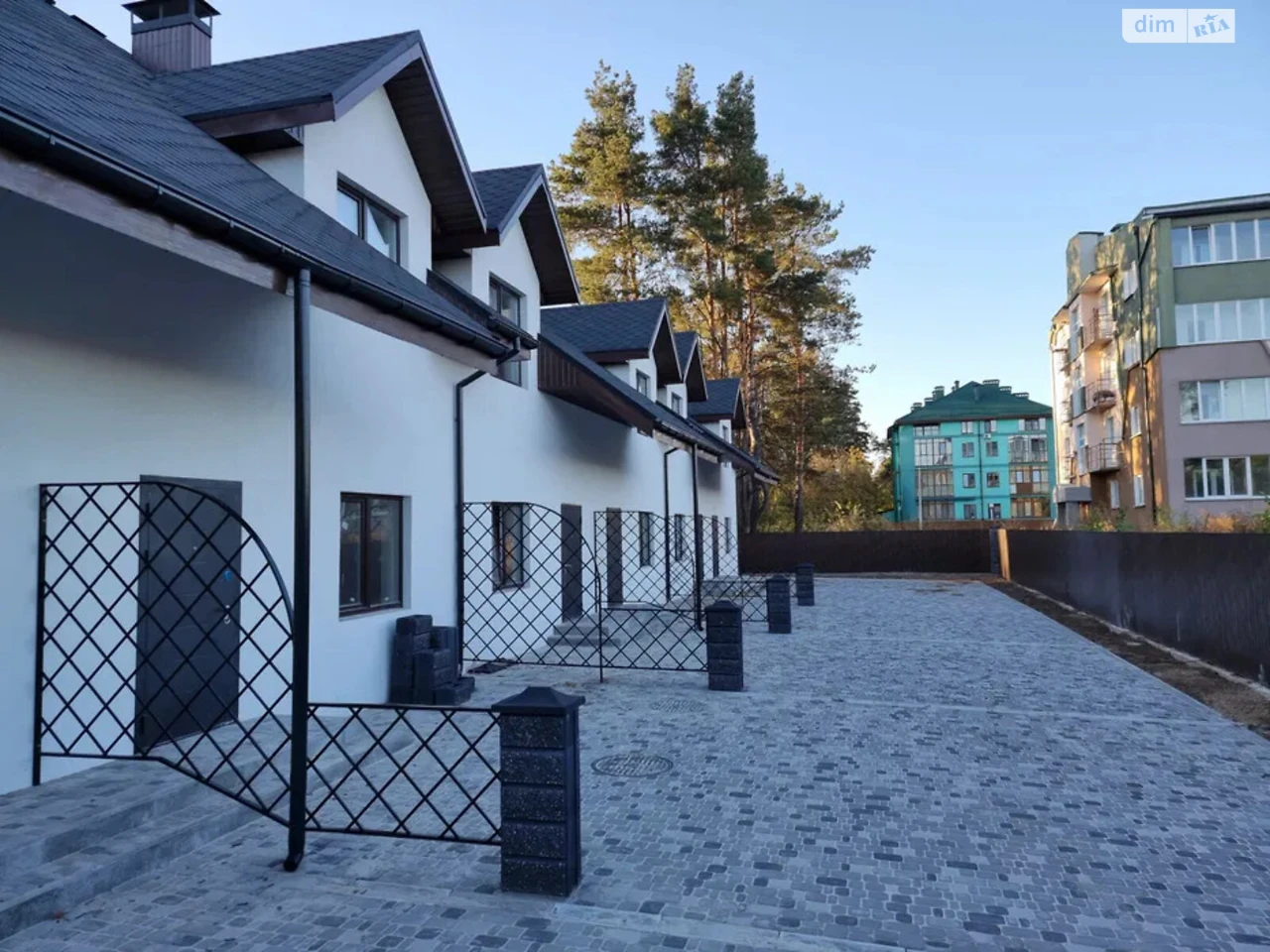 Продаж Квартири в Таунхаусі