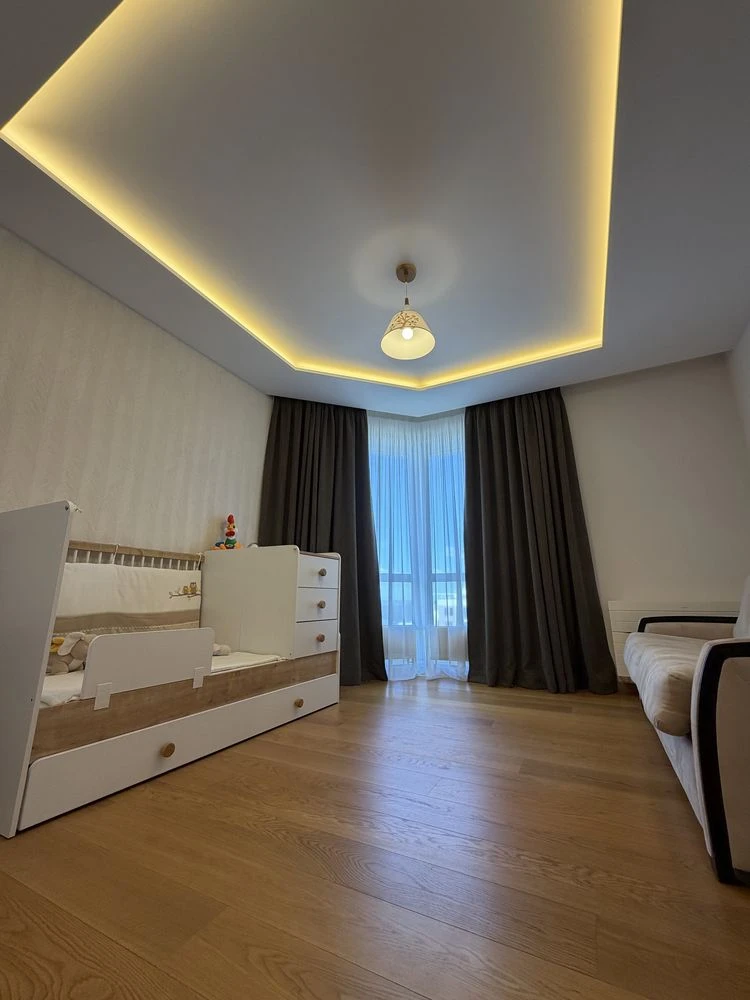 Преміальна квартира  в ЖК «Зелений квартал» 3 кімнати 235 00