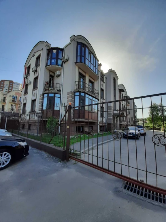 Продаж 3к. 131м біля Терміналу з автономним газовим опалення