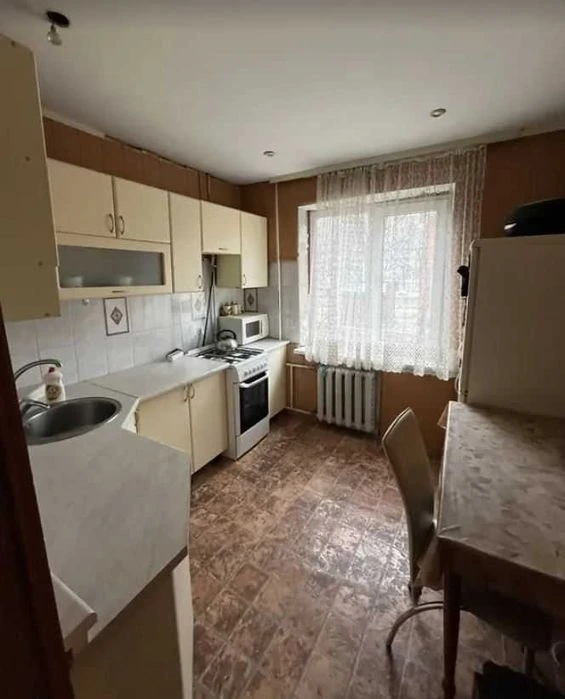 2х кімнатна на Пд-Зх по Львівському шосе (біля Базару), 2й п