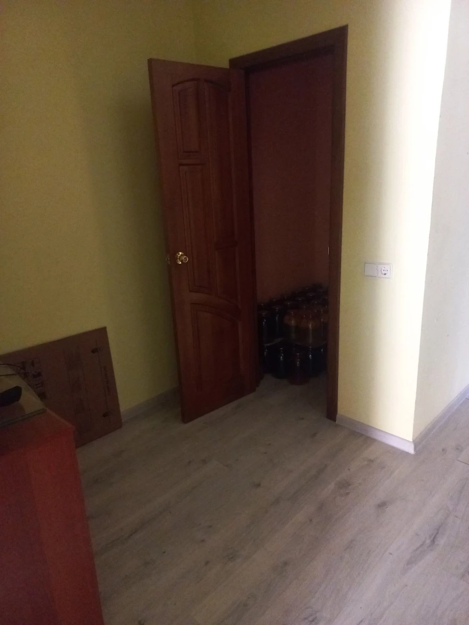 Бровари, Торгмаш, Володимирського 1