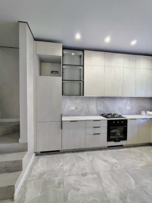 Sale of townhouse with renovation. 10 minutes from the center