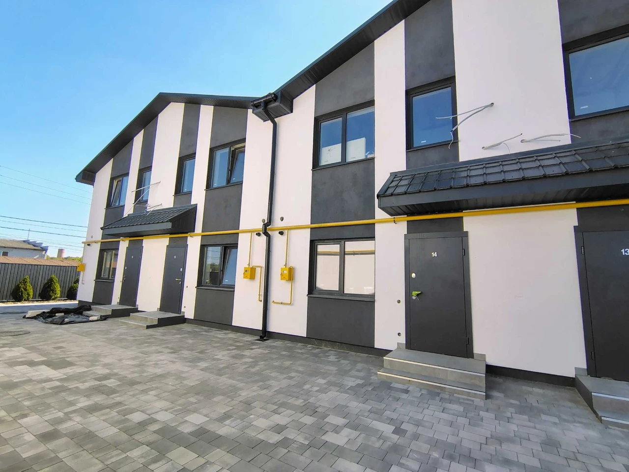 Sale of townhouse with renovation. 10 minutes from the center
